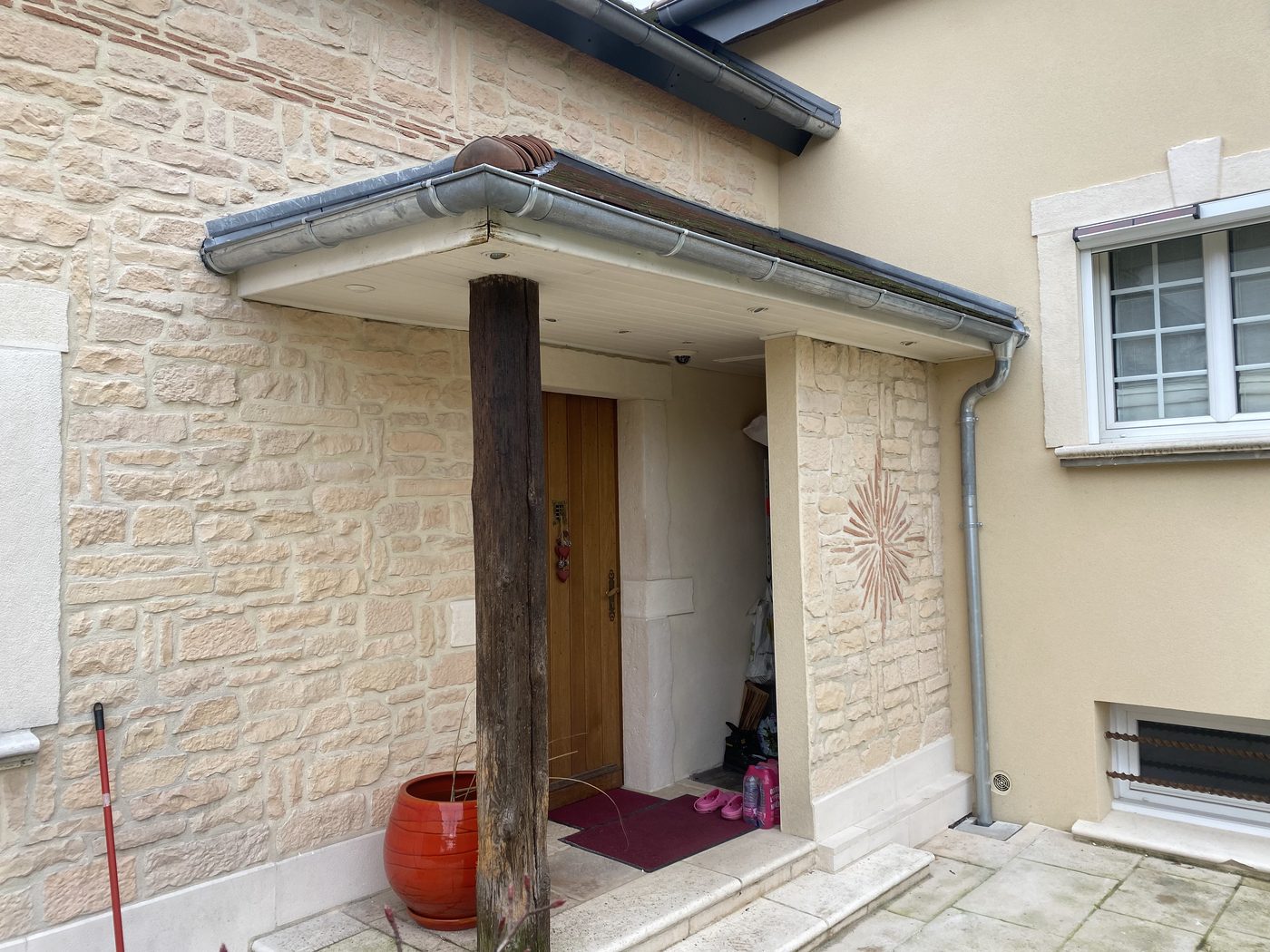 Maison en Seine-et-Marne avec toiture entretenue par Les Artisans du Toit